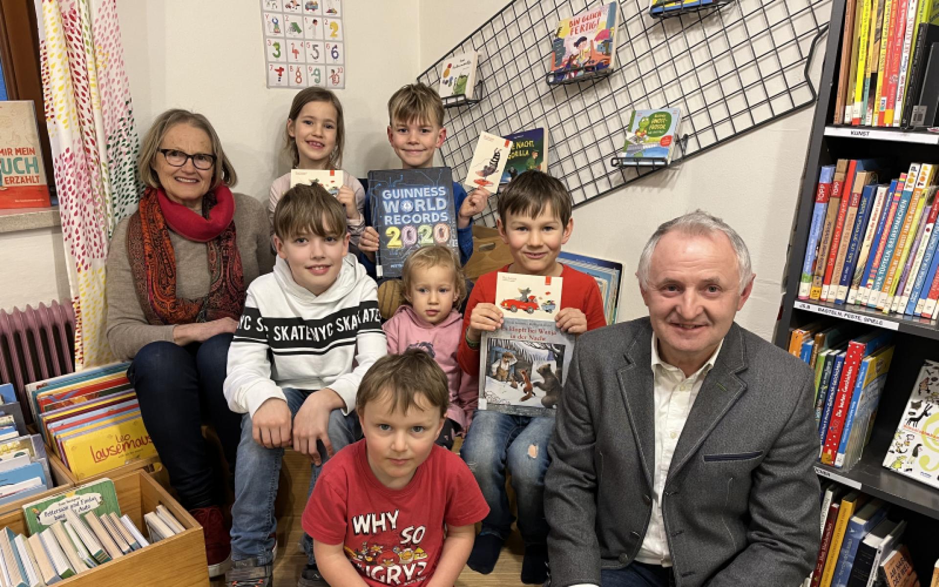 Kindergruppe in der Bibliothek