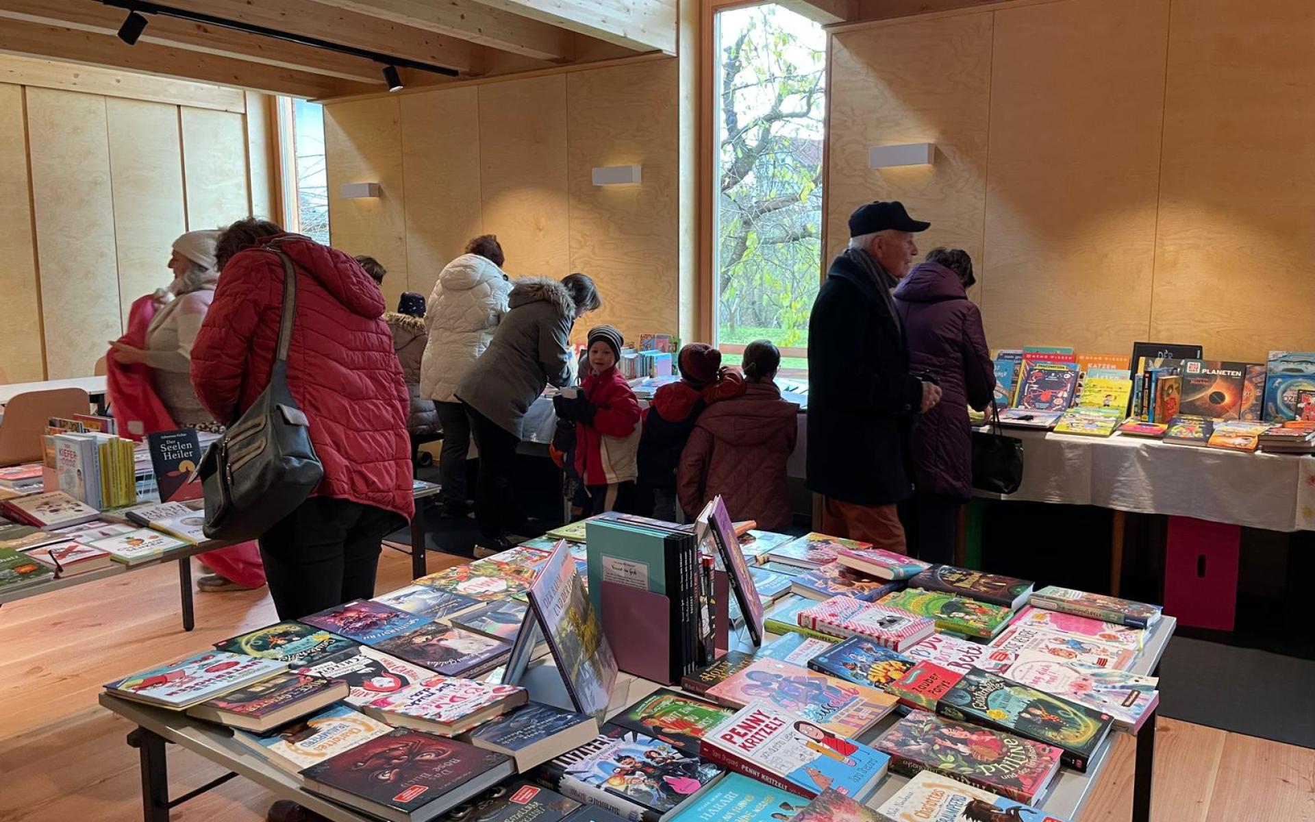 Buchausstellung_2024_Büchertisch